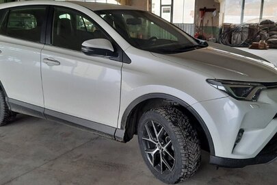 Автомобіль TOYOTA RAV4, 2017 року випуску, білого кольору, № кузова: JTMRDREV10J030672, ДНЗ АВ9473СР