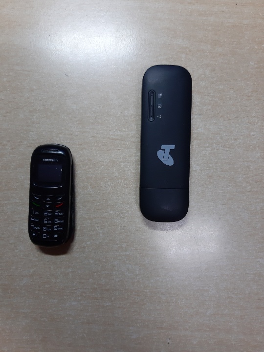 Мобільний телефон L9star, 1 шт., б/в та Wi-Fi роутер 