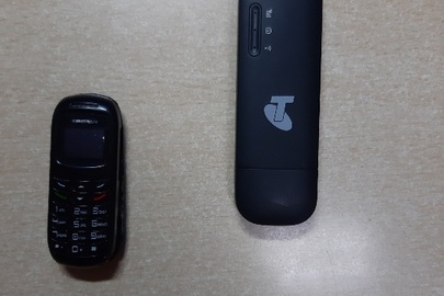 Мобільний телефон L9star, 1 шт., б/в та Wi-Fi роутер "Huawei", 1-шт., б/в