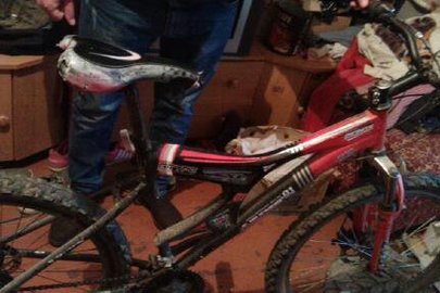Велосипед марки RTYPE HUMAN, червоного кольору, б/к
