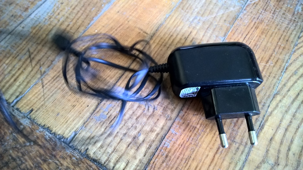 Зарядний пристрій марки SAMSUNG, чорного кольру, робочий стан не перевірявся, с/н RT1CB28cS15-E