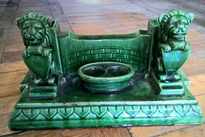 Сувенір столовий , зеленого кольору, б/к