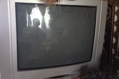 Кольоровий телевізор марки Prosonic NR21 Silver -C6Y00000000SN 50200565, срібного кольору , в робочому стані, б/к, з пультом управління