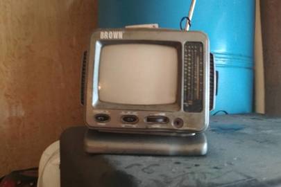 Телевізор BROWN, сірого кольору, робочий стан не перевірявся