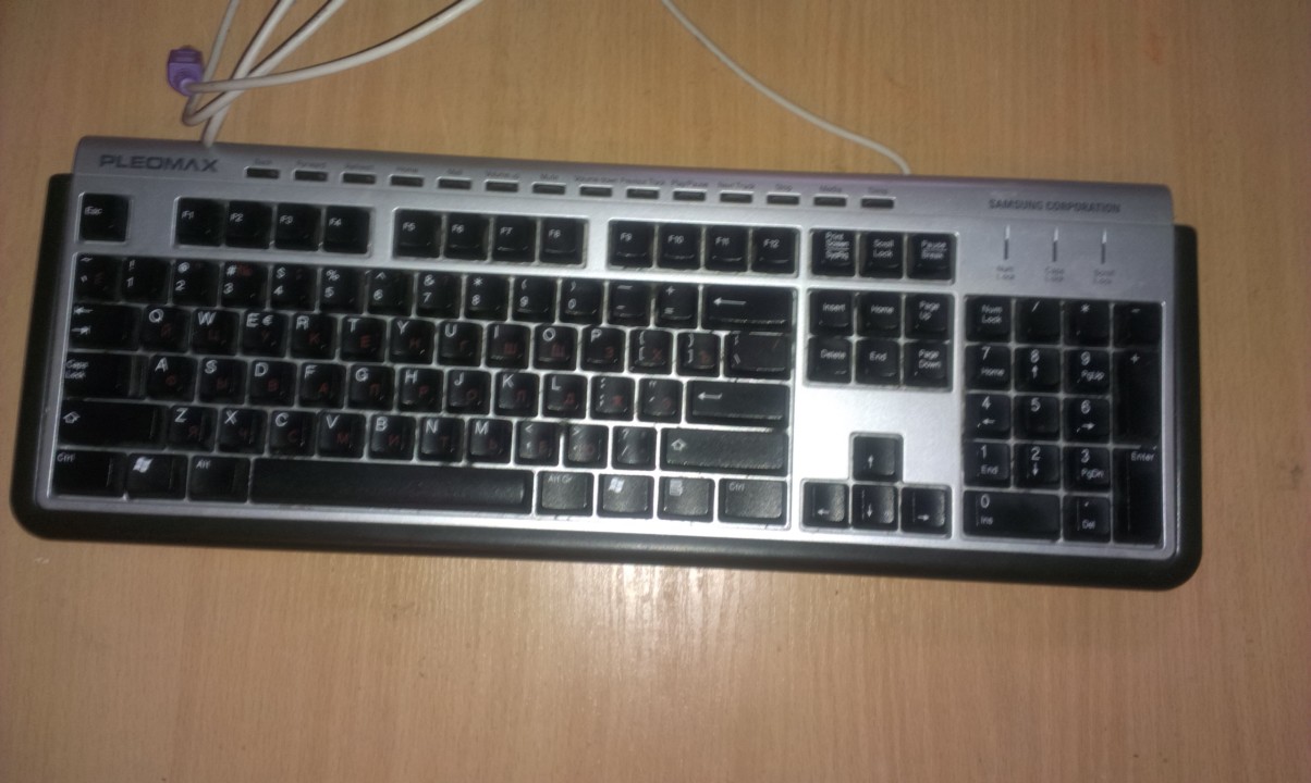 Комп'ютерна клавіатура марки Pleomax PBK-3000, серійний номер С0602127435, чорно-сірого кольору, б/к, робочий стан не перевірявся