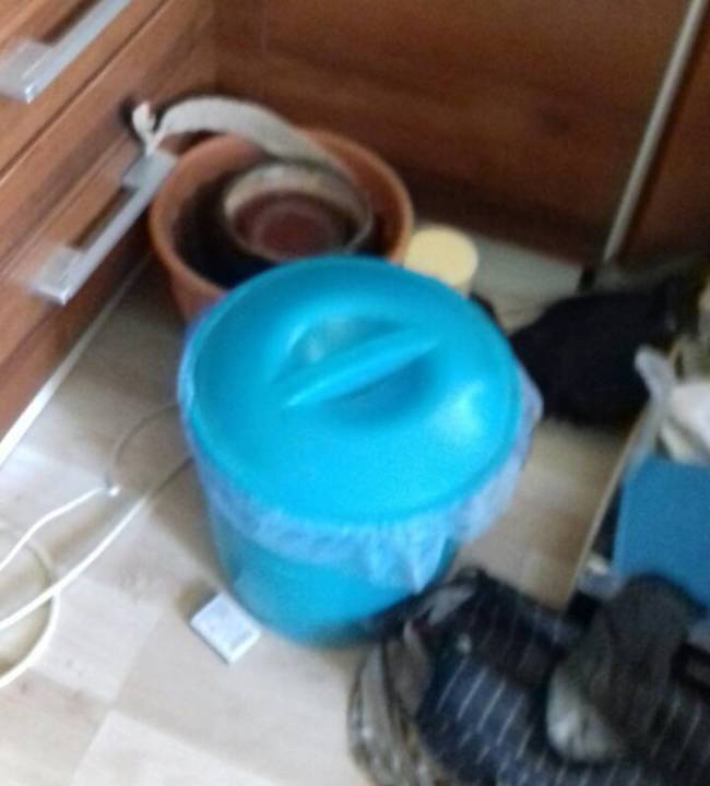 Відро для сміття, голубого кольору, пластикове