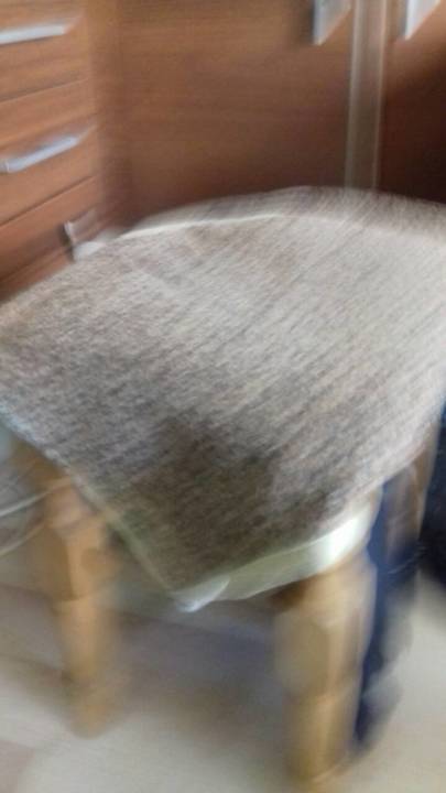 Стільчик дерев'яний, жовтого кольору