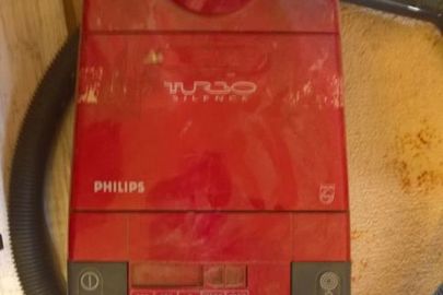 Пилосос марки PHILIPS, червоного кольору, робочий, модель ТС631