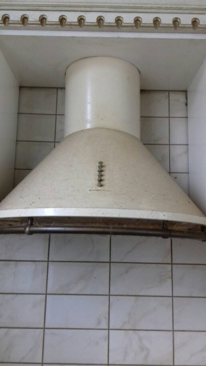 Кухонна витяжка, марки Gorenje RETRO, молочного кольору, р/с не перевірявся