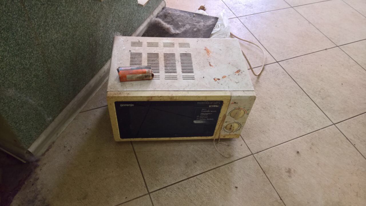 Мікрохвильова піч марки Gorenje, с/н № M020NW, білого кольору, р/с не перевірявся