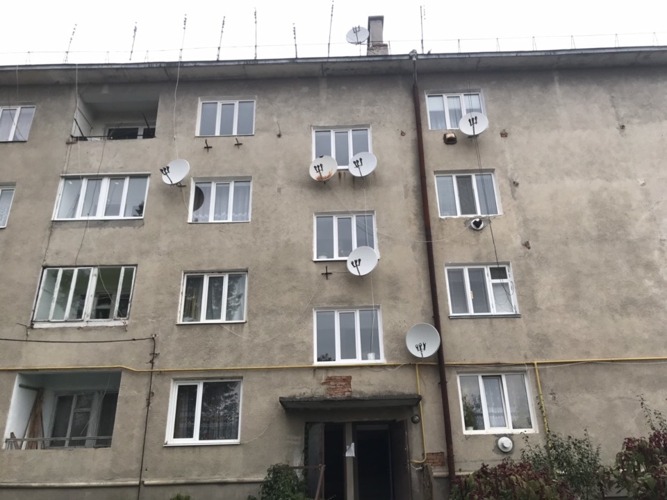 Іпотека. Двокімнатна квартира, загальною площею 48,7кв.м., житловою площею 28.0 кв.м., що знаходиться за адресою: Тернопільська обл., Борщівський р-н., м. Борщів, вул. Дорундяка, буд. 12, кв.22