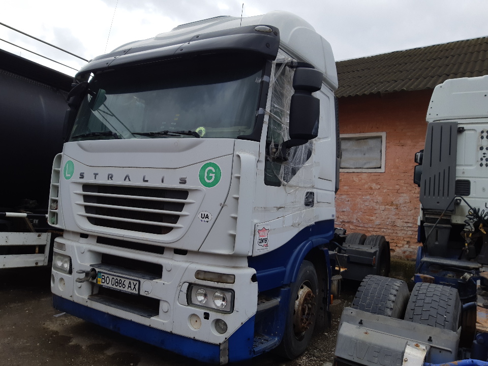 Сідловий тягач марки IVECO STRALIS, 2007 року випуску, білого кольору, шасі №WJMM1VSH404324349, тип палива-дизель,  державний номерний знак ВО0886АХ