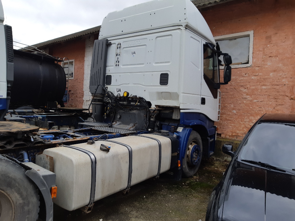 Сідловий тягач марки IVECO STRALIS, 2007 року випуску, білого кольору, шасі №WJMM1VSH404323262, тип палива-дизель,  державний номерний знак ВО1128АХ