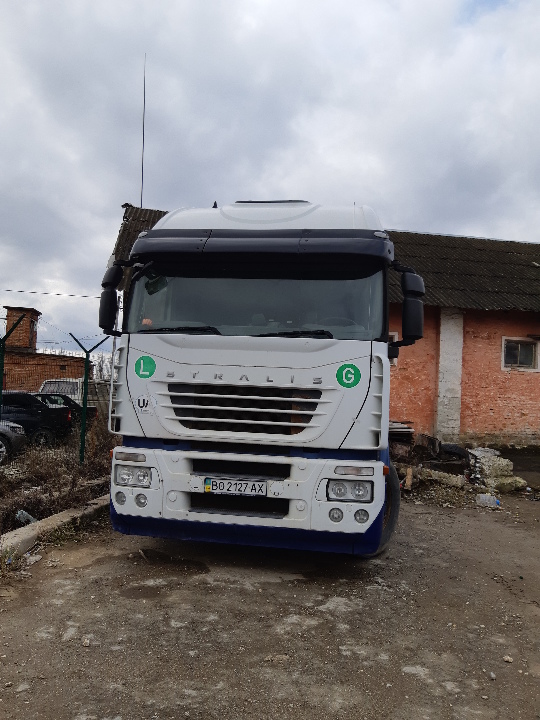 Сідловий тягач марки IVECO STRALIS, 2007 року випуску, білого кольору, шасі №WJMM1VSH404324468, тип палива-дизель,  державний номерний знак ВО2127АХ