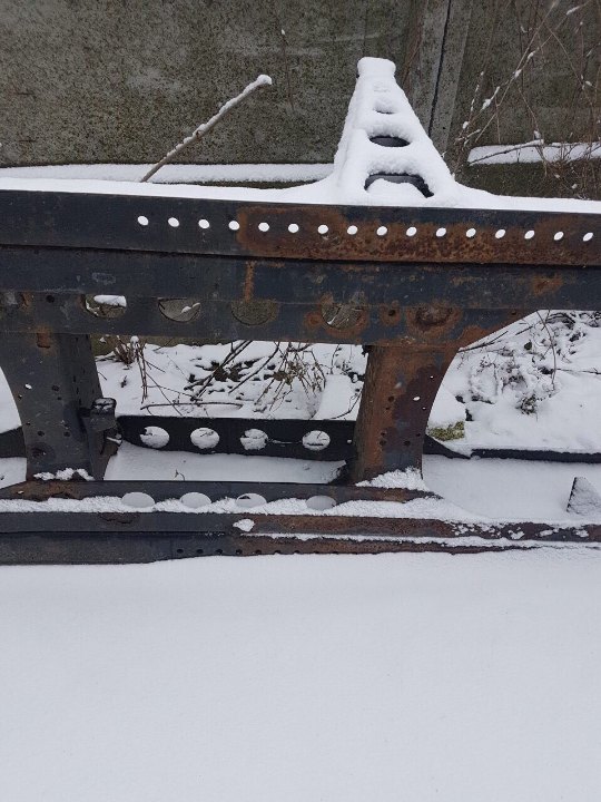 Рама від сідлового тягача - Е, марки MAN 19.464, 1998 року випуску, червоного кольору, реєстраційний номер ВО3523АН, VIN/номер шасі WMAT32X815M256726