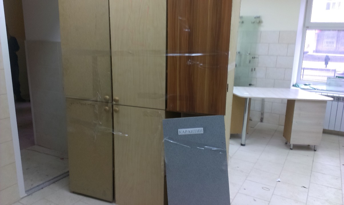 Шафа шестидверна, саморобна, матеріал ДСП, розміром 185х42х140см., б/к, в частково розібраному стані 