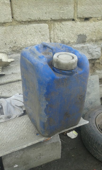 Каністра синього кольору, без явних механічних пошкоджень, Б/У
