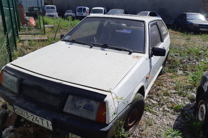 Легковий автомобіль марки ВАЗ 2108, білого кольору, 1989 року випуску, кузов № ХТА210800К0443542, реєстраційний номер 00324ТІ