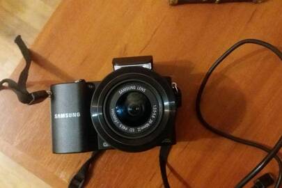 Фотоапарат марки SAMSUNG  модель NX100, чорного  кольору,  б/к, робочий стан не перевірявся