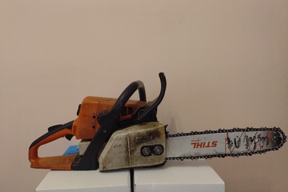 Конфіскація майна за рішенням суду: бензопила STIHL із корпусом чорно-оранжевого кольору, б/в