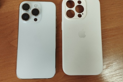 Мобільний телефон марки "iPhone 14 PRO" в чохлі білого кольору, б/в