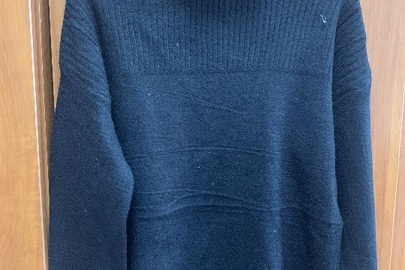 Конфіскація за рішенням суду: светр чорного кольору, з маркувальним позначенням M@C, бувший у використанні