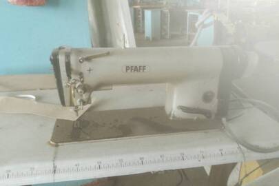 Швейна машина марки PFAFF 561-900
