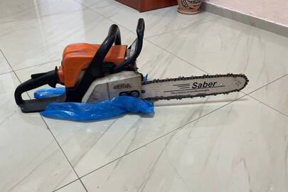 Конфіскація майна згідно з вироком суду : Бензопила марки "STIHL MC 180", помаранчевого кольору, 1шт., б/в