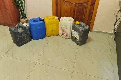 Конфісковане майно за рішенням суду: 5 полімерних каністр по 20 л кожна, б/в, технічний стан – задовільний