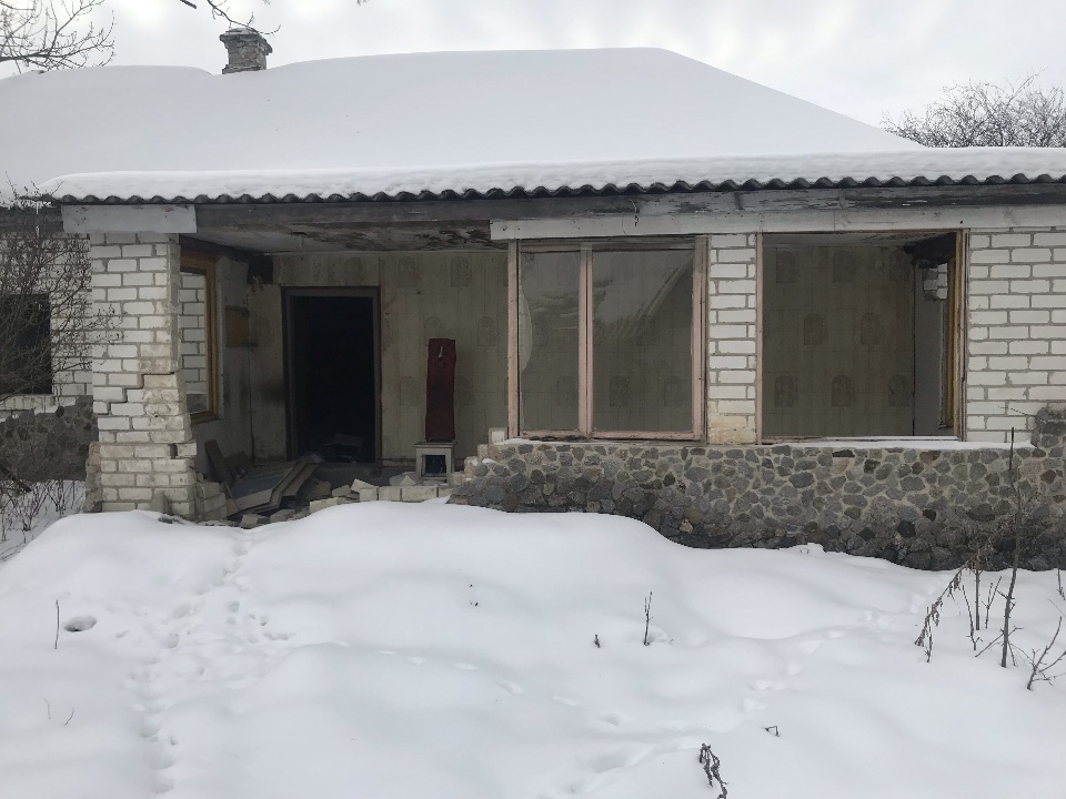 Житловий будинок, площею 89.3 кв.м., земельна ділянка площею 0.1026 га, К/Н: 3221881401:28:127:0204 та земельна ділянка площею 0.25 га, К/Н: 3221881401:28:127:0203, за адресою: Київська обл., Вишгородський р-н, с. Воропаїв, вул. Героїв, 43