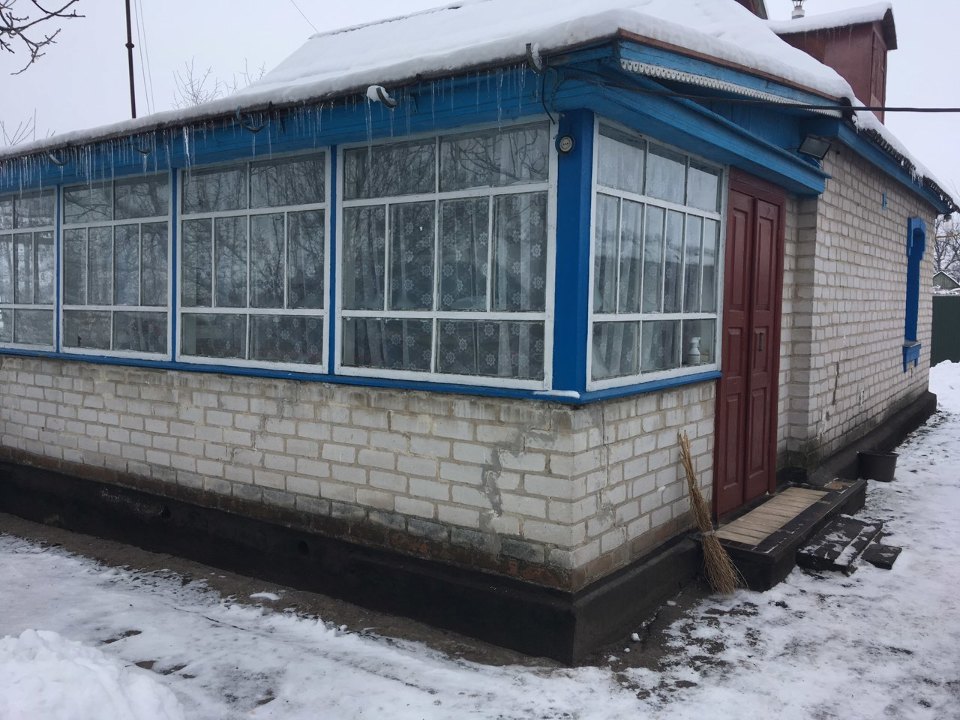Житловий будинок, загальною площею 70.4 кв.м., що знаходиться за адресою: Житомирська обл., Попільнянський р-н, смт. Корнин, вул. Прорізна, 13