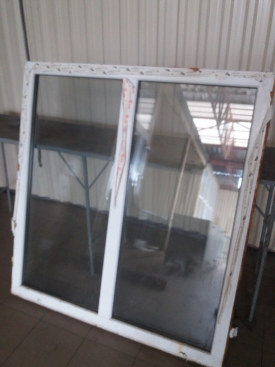 Вікна металопластикові, в кількості 3 шт., розміром 138*139 см, б/у