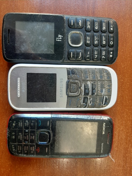 Мобільний телефон марки «Samsung» імеі – відсутній; мобільний телефон марки «Fly» імеі – відсутній; мобільний телефон марки «Nokia» імеі – відсутній