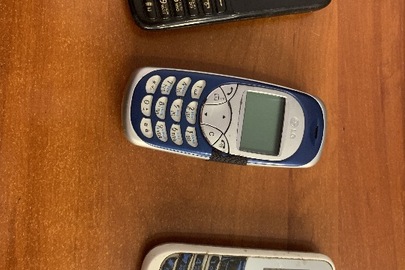 Мобільні телефони марки "Nokia" чорного кольору, імеі: 355522051565772; "Samsung" чорно-білого кольору, імеі: 3515449069324615; "LG" синьо-сірого кольору імеі: 351710006945652