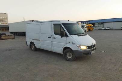 Транспортний засіб марки MERCEDES-BENZ, модель: SPRINTER, реєстраційний номер СЕ6271ВМ, номер шасі (кузова, рами): WDB6014671P310744 / WDB9026621R799367, тип: СПЕЦІАЛІЗОВАНИЙ ВАНТАЖНИЙ ФУРГОН, колір: БІЛИЙ, рік виробництва: 2006