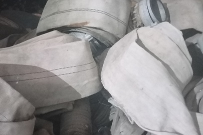 Конфісковане майно за рішенням суду, знаряддя до мотопомпи у вигляді 1 пожежного рукава діаметром 77 мм довжиною близько 20 м, 1 пожежного рукава діаметром 100 мм довжиною близько 20 м, 1 водозабірного шлангу, які перебували у використанні,б/в