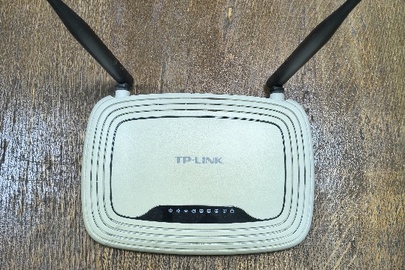 Конфісковане майно за рішенням суду: маршрутизатор безпровідний TP-Link TL-WR841N, білого кольору б/в