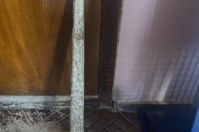 Конфіскація майна за рішенням суду: колун з дерев'яною довгою ручкою, 1 шт., б/в