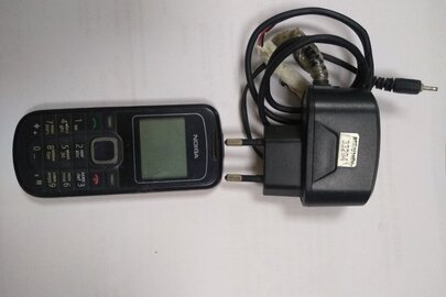 Мобільний телефон торгової марки "Нокіа 1202-2",з серійним номером ІМЕІ1:359337/03/593572/8, та зарядний пристрій до нього