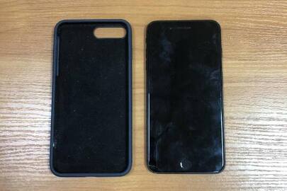 Конфісковане майно за рішенням суду: мобільний телефон марки «Iphone 7 Plus», IMEI: 356696083491626, у чохлі, чорного кольору, б/в