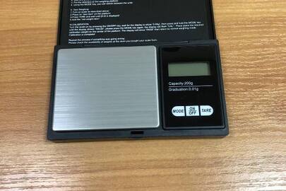 Конфісковане майно за рішенням суду: Електронні ваги чорного кольору, б.в 