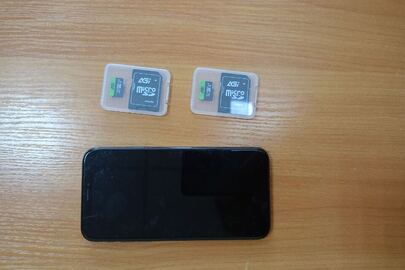 Конфіскація за рішенням суду: мобільний телефон марки  «IPhone» б/в модель «Х», IMEI - 356738085309859, із сім картою «Київстар» +38096-463-5761, та 2 флешки 