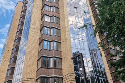 Однокімнатна квартира, загальною площею 62.3 кв.м., за адресою: м. Запоріжжя, вул. Тбіліська, буд. 9В, секція 2, кв. 144