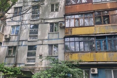 Однокімнатна квартира, загальною площею 32,42 кв.м., за адресою: м. Запоріжжя, вул. Руставі, буд. 4, кв. 40