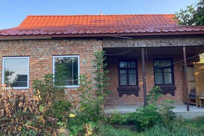 1/2 частина житлового будинку, з господарськими будівлями, РНОНМ 2724379968040 .що знаходиться за адресою Хмельницька область Хмельницький район с. Михайлівка, вул. Шкільна, 18