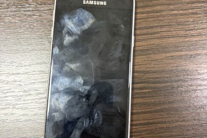 Конфісковане майно за рішенням суду: мобільний телефон золотого кольору марки: "Samsung" моделі: "Duos" imei: 358312073880715, б/в