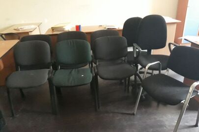 Офісне крісло м'яке чорного кольору б/в, 3 шт.