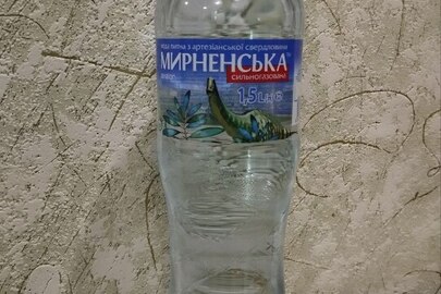 Вода питна з артезіанської свердловини «Мирненська» сильногазована 1,5 л., у кількості 8 шт. 