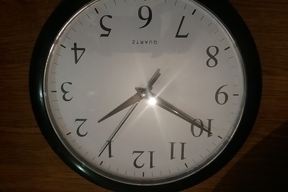 Настінний годинник