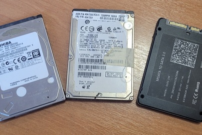 Жорсткі диски: Toshiba об'ємом 500Gb, s/n - 3292F7EKS; Lenovo, 160 Gb, s/n VN9TBXJ; Rosh S 101-1M, б/в
